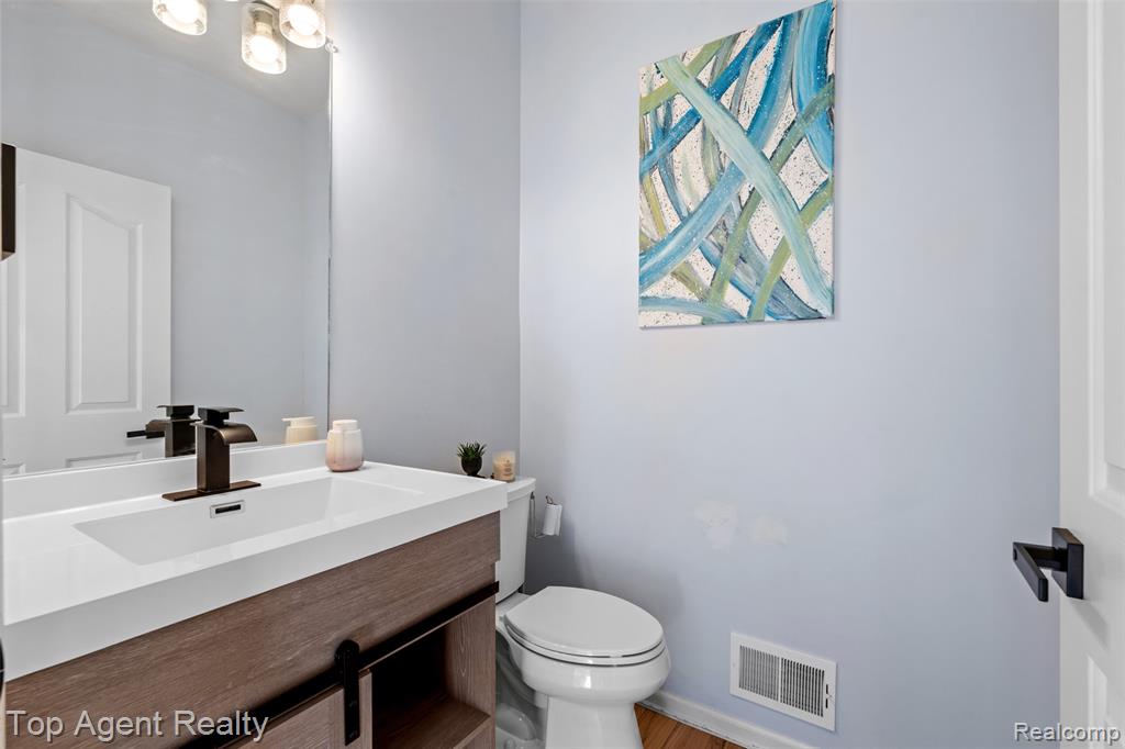 668 Berridge Circle, Lake Orion, MI — Photo 19