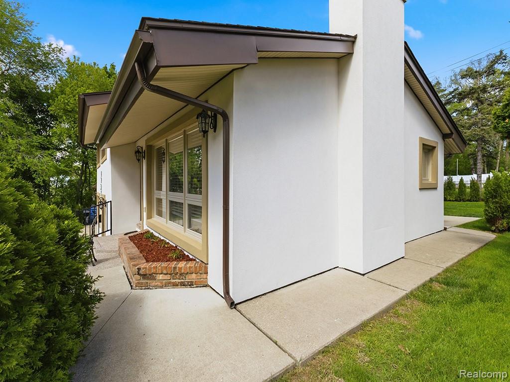 17361 W OUTER Drive, Dearborn Heights, MI 48127 — Photo 53