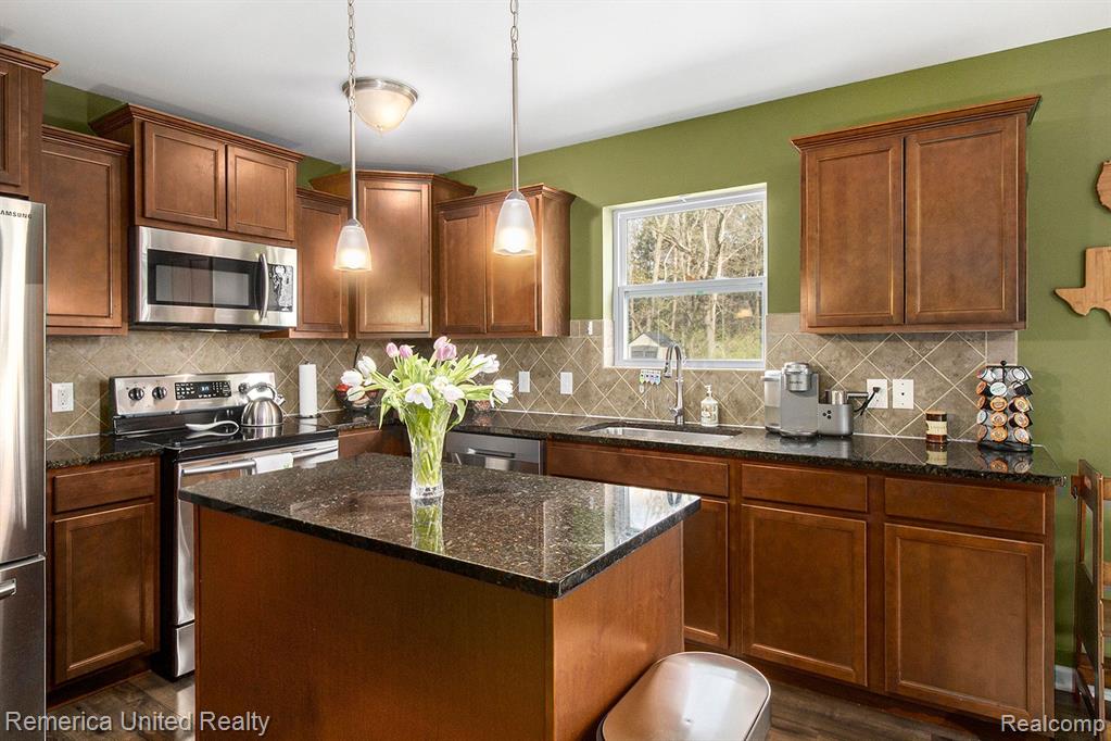 3652 AMBER OAKS Drive, Howell, MI 48855 — Photo 10