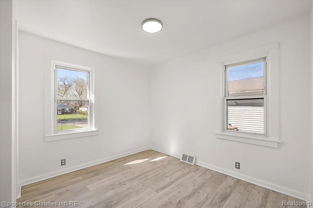 228 W Columbia Avenue, Pontiac, MI 48340 — Photo 13