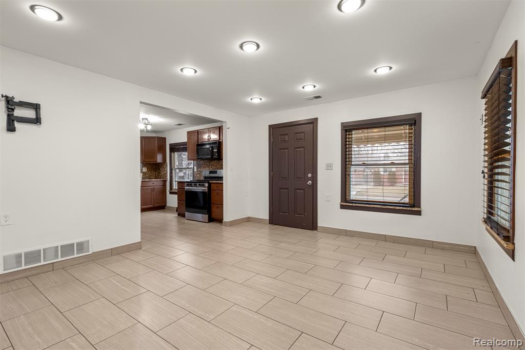 5939 Robindale Avenue, Dearborn Heights, MI 48127 — Photo 6