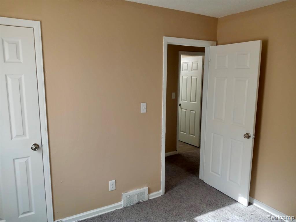 8111 Warwick Street, Detroit, MI 48228 — Photo 10