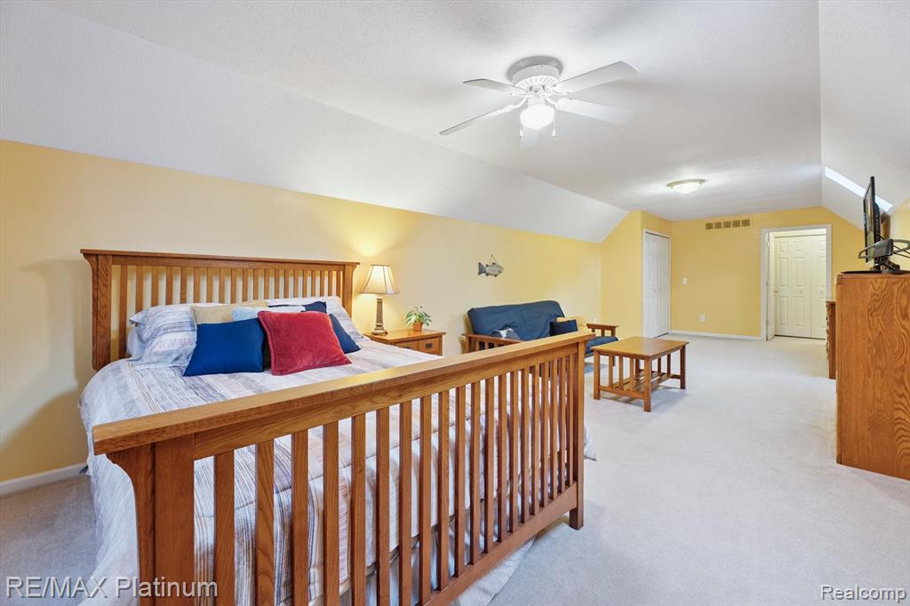8872 Thornapple Drive, Pinckney, MI 48169 — Photo 43