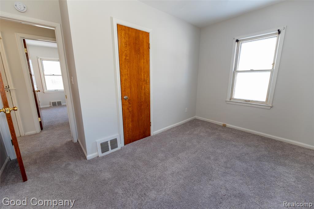 18953 Woodcrest Street, Harper Woods, MI 48225 — Photo 34
