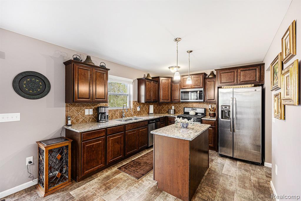 754 AUTUMN VALLEY Drive, Ortonville, MI 48462 — Photo 8