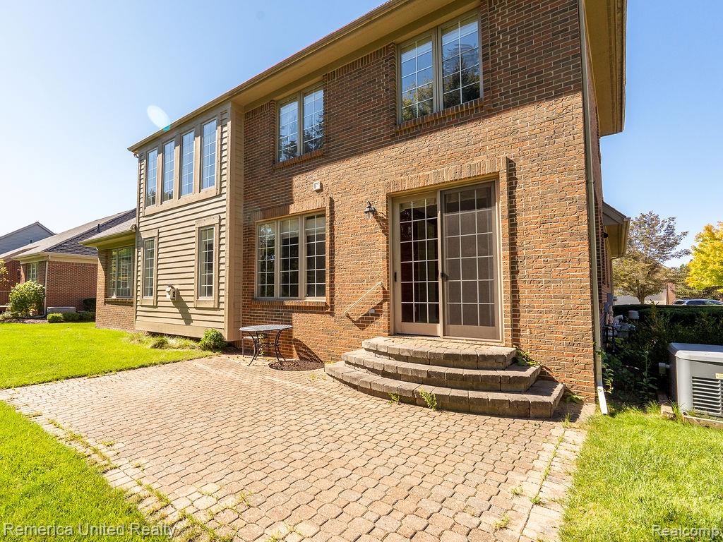 7429 Pine Vista Drive, Brighton, MI 48116 — Photo 10