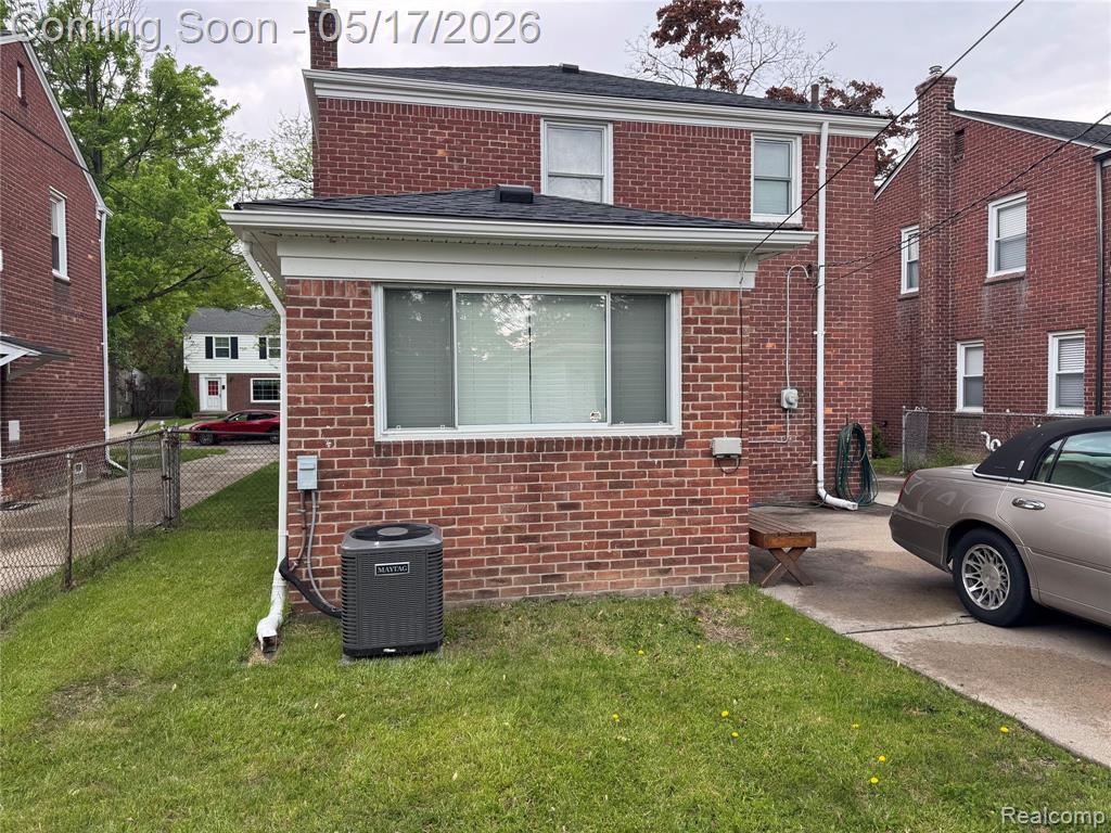 19242 Raymond Street, Grosse Pointe Woods, MI 48236 — Photo 3
