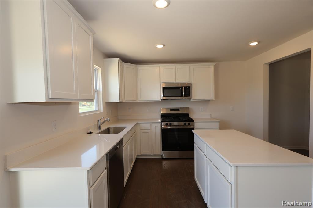 412 Hidden River W W, Holly, MI 48442 — Photo 7
