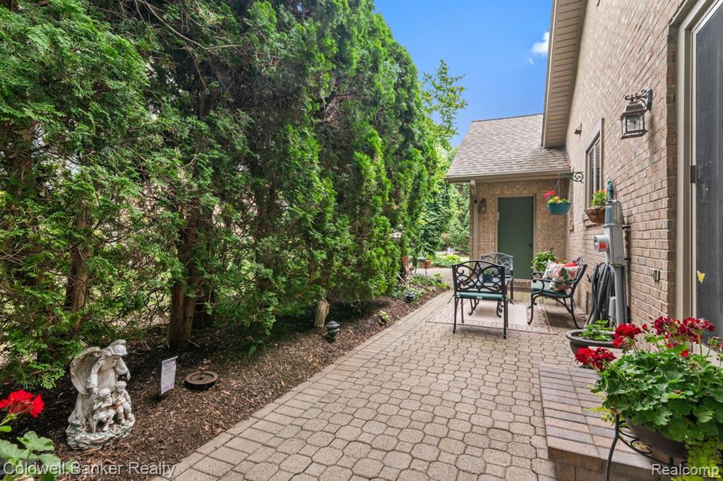 42012 PON MEADOW Drive, Northville, MI 48168 — Photo 34