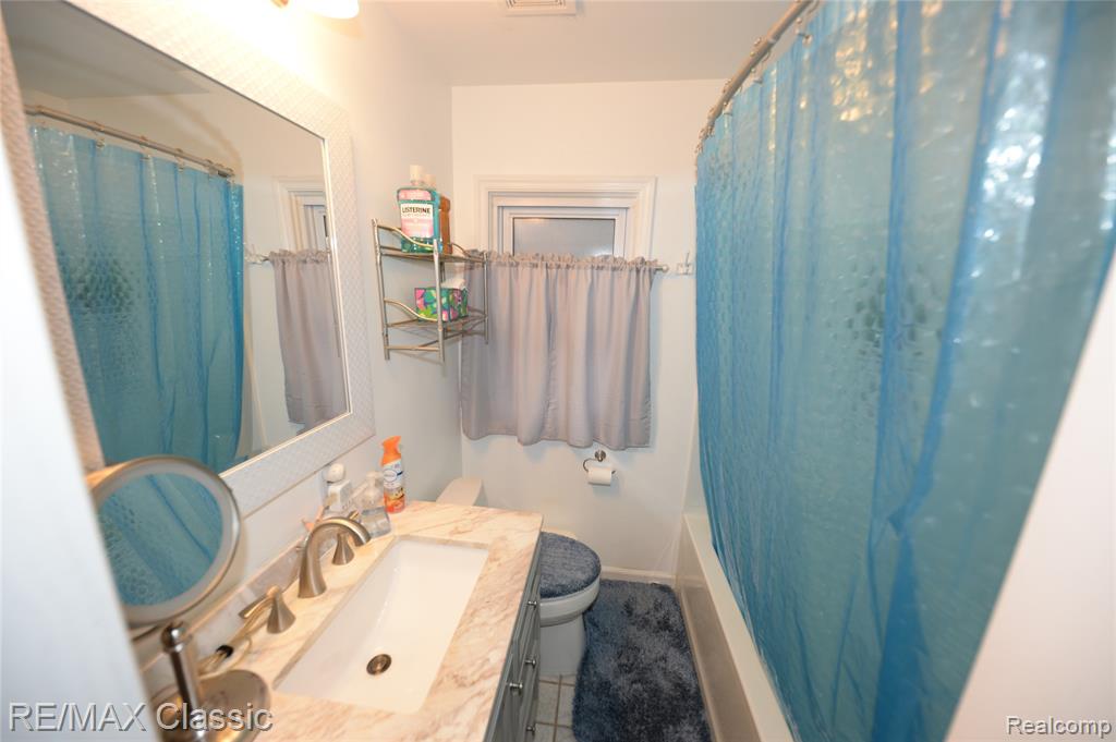 872 E Rowland Avenue, Madison Heights, MI 48071 — Photo 11