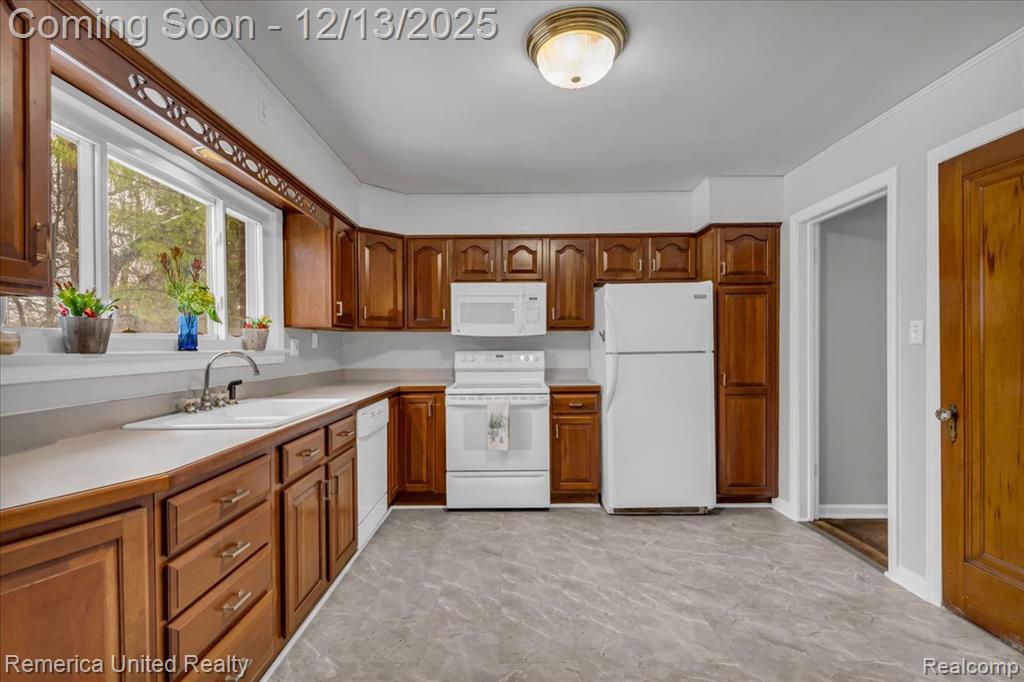 27510 California Drive SE, Lathrup Village, MI 48076 — Photo 6