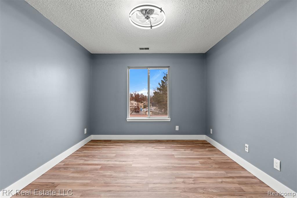 44900 Bayview Drive Unit #20, Novi, MI 48377 — Photo 21