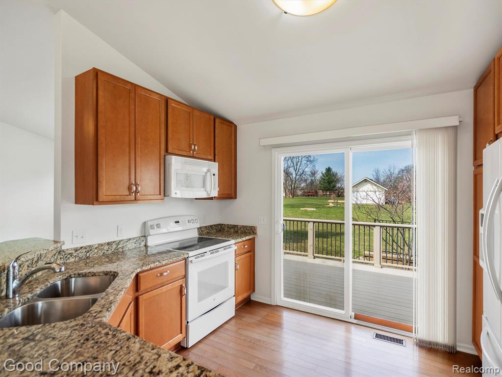 1051 PADDOCK Lane, South Lyon, MI 48178 — Photo 13