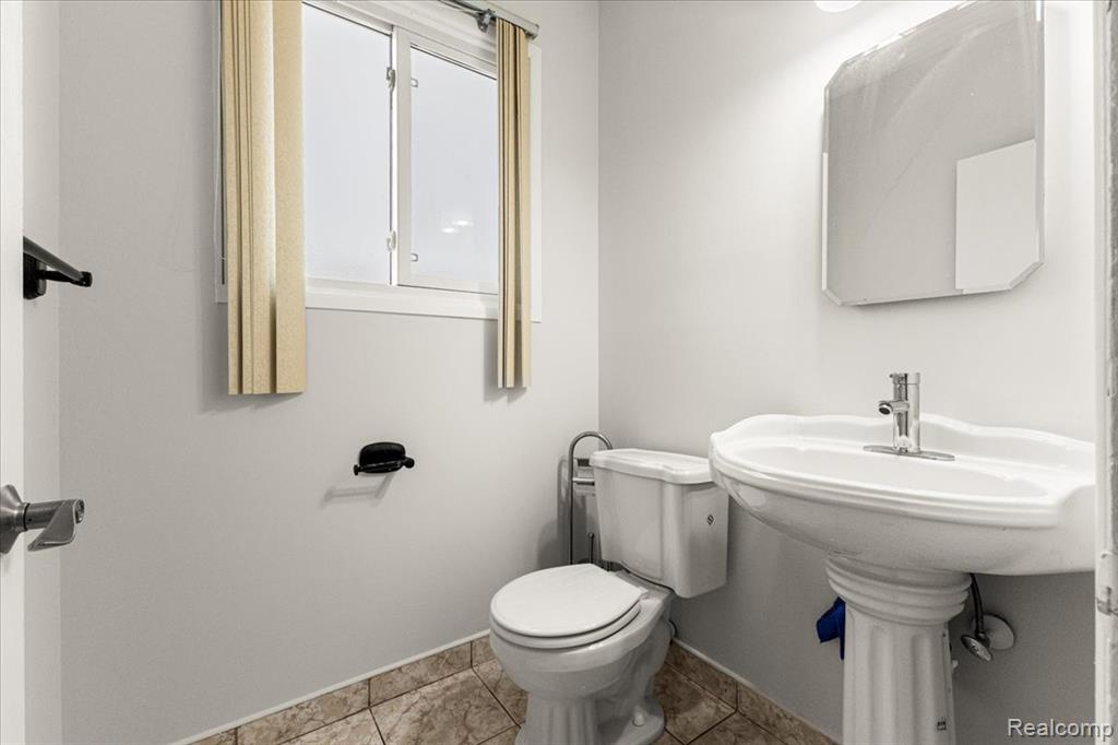 4226 Angeline Drive, Sterling Heights, MI 48310 — Photo 26