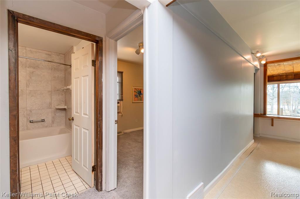 6903 Dandison Boulevard, West Bloomfield, MI 48324 — Photo 35