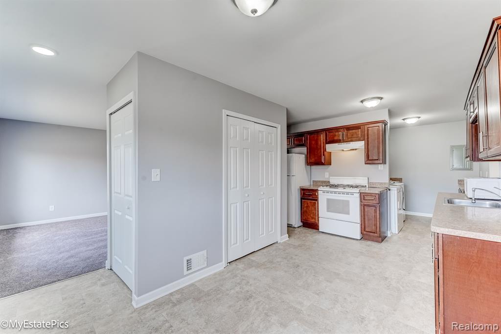 547 S Hawthorne Street, Westland, MI 48186 — Photo 19