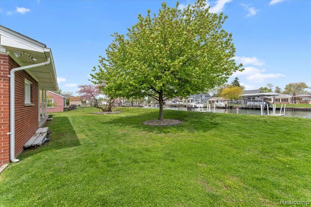 30617 YOUNG Drive, Gibraltar, MI — Photo 23