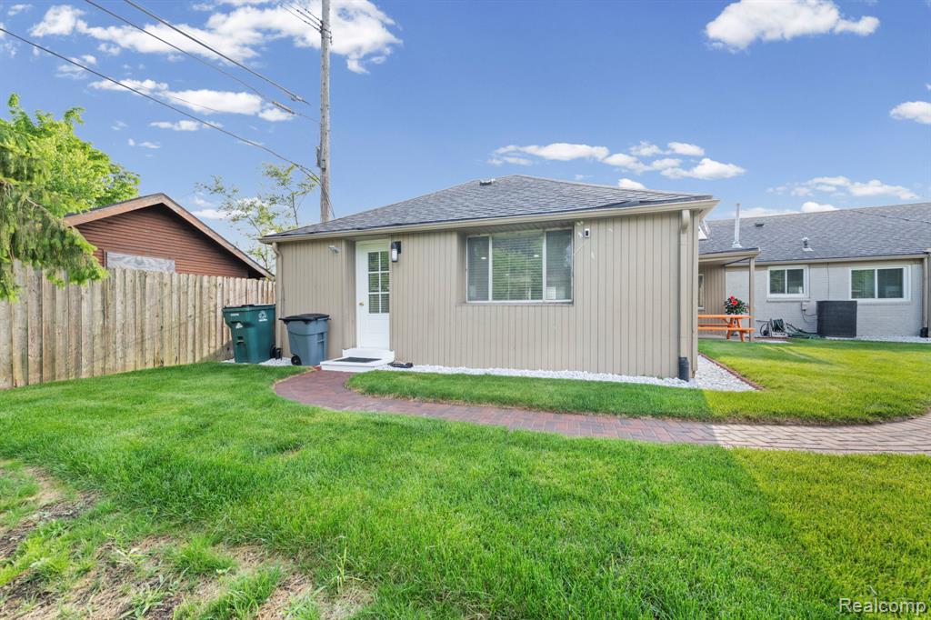 3236 Rochester Road, Troy, MI 48083 — Photo 11