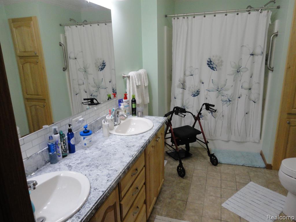 506 MISSOURI RIVER, Adrian, MI 49221 — Photo 12