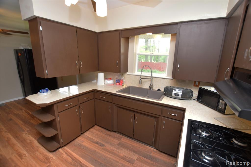 6022 Sally Court, Flint, MI 48505 — Photo 4