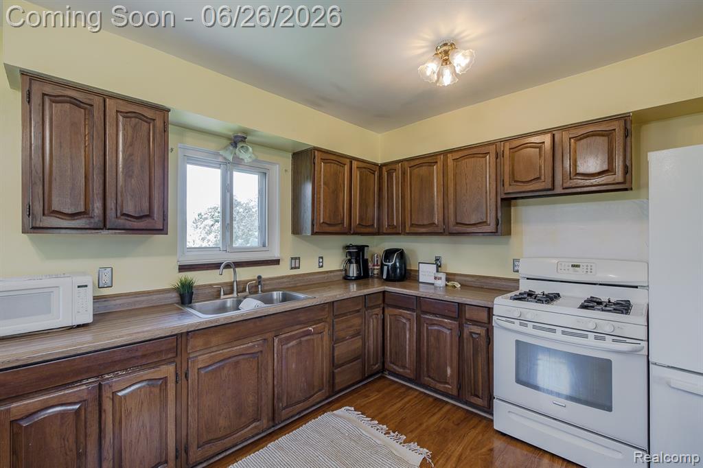 9635 Ortonville Road, Clarkston, MI 48348 — Photo 8