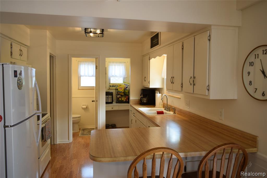 6009 Lancaster Drive, Flint, MI 48532 — Photo 9
