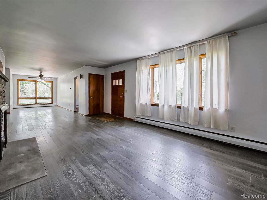9745 MARSHALL Road, South Lyon, MI 48178 — Photo 4