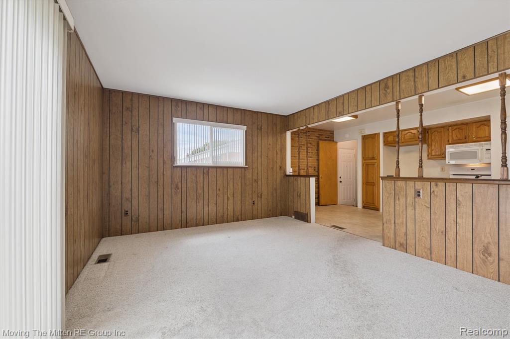 6484 Huntleigh Street, Garden City, MI — Photo 9