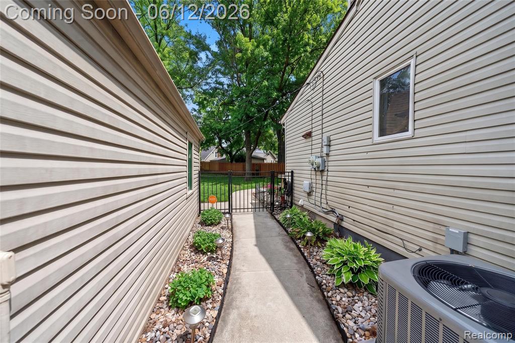 407 Waverley Avenue, Royal Oak, MI 48067 — Photo 10