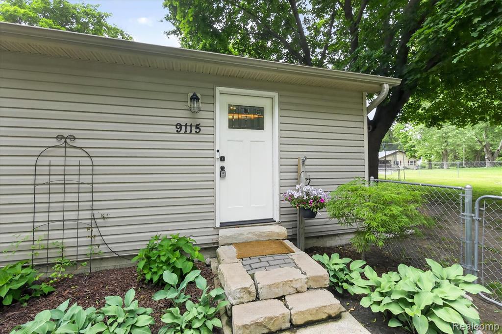 9115 Maplewood Drive, White Lake, MI — Photo 5