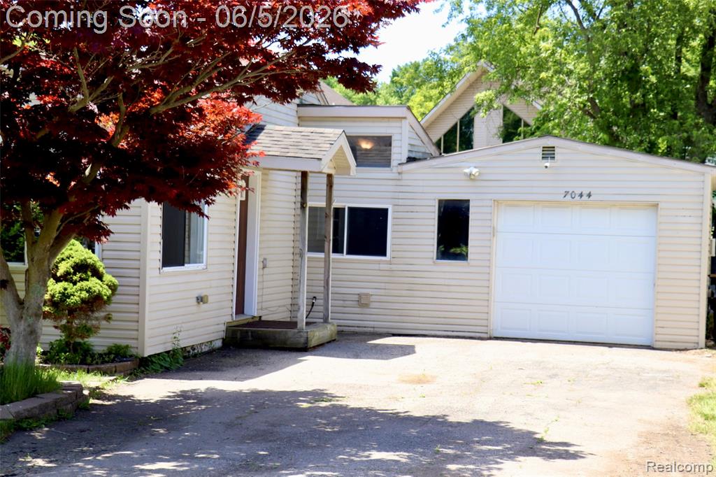 7044 Desmond Road, Waterford, MI 48329 — Photo 65