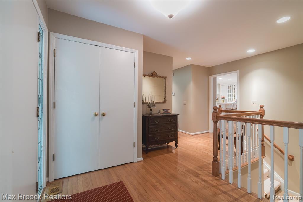 2426 HICKORY GLEN Drive, Bloomfield Hills, MI 48304 — Photo 5