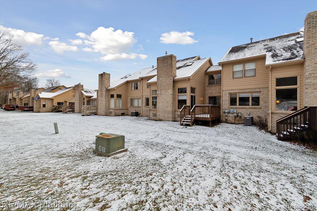 4823 FAIRWAYS Drive, Brighton, MI 48116 — Photo 55