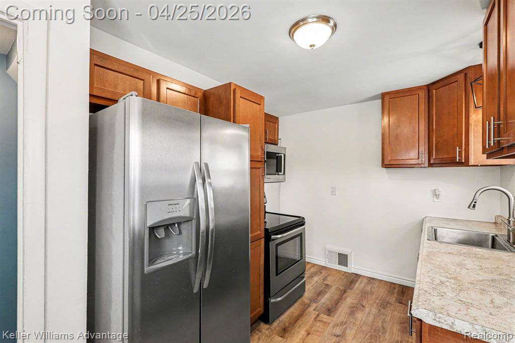 941 W Farnum Avenue, Madison Heights, MI 48071 — Photo 6