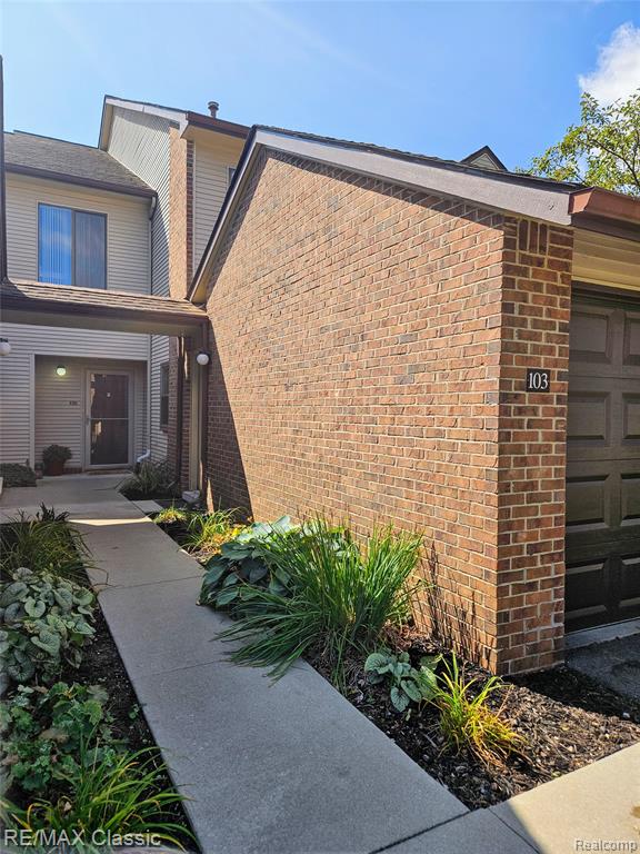 6740 Ridgefield Circle, 103, West Bloomfield, MI — Photo 2