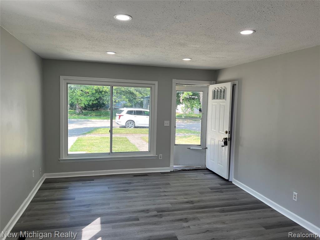 5709 WEDDELL Street, Dearborn Heights, MI 48125 — Photo 6