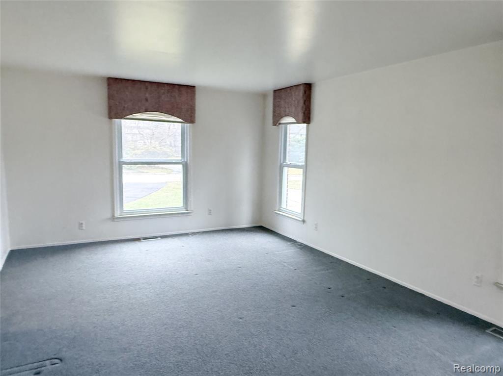 21660 Riverview Drive, Beverly Hills, MI 48025 — Photo 12