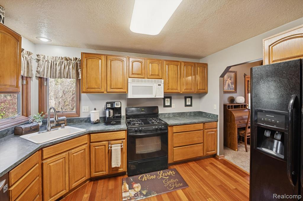 4842 Preston Road, Howell, MI 48855 — Photo 14