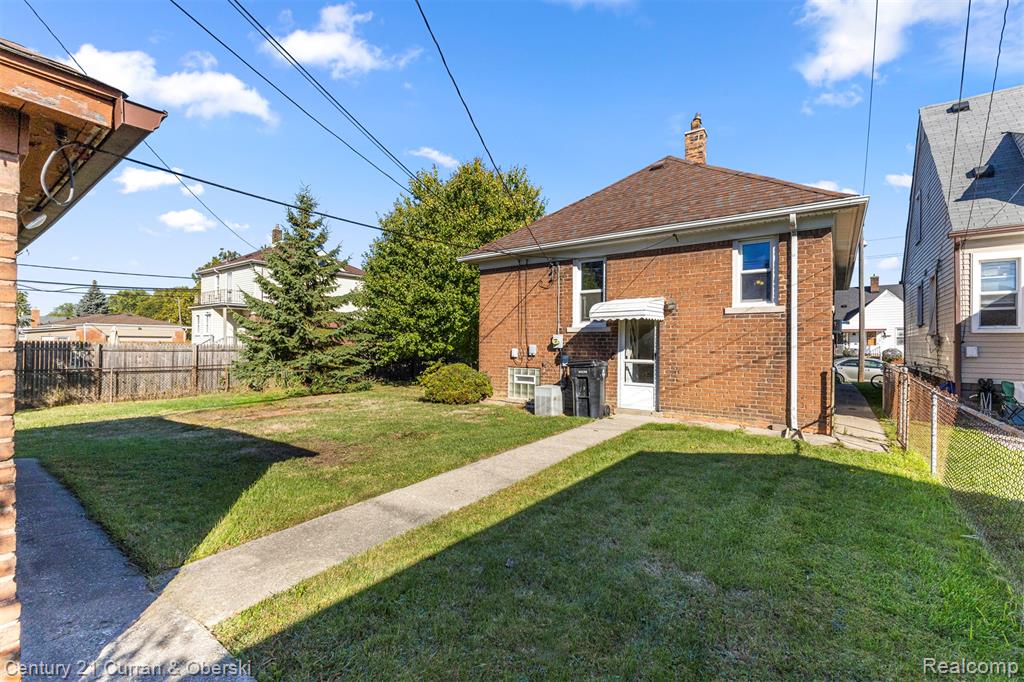 823 Saint John Street, Wyandotte, MI 48192 — Photo 17