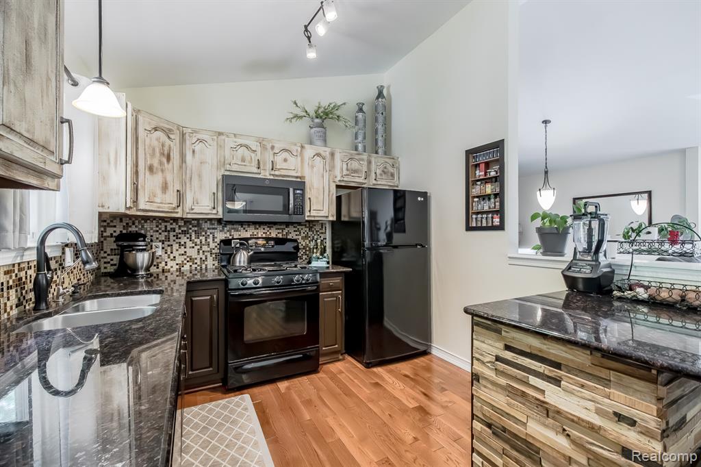 8642 Thendara Boulevard, Clarkston, MI 48348 — Photo 13