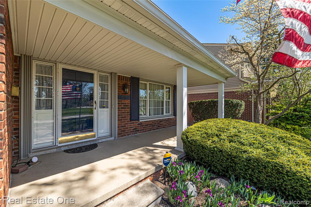 25574 Wilson Drive, Dearborn Heights, MI 48127 — Photo 6