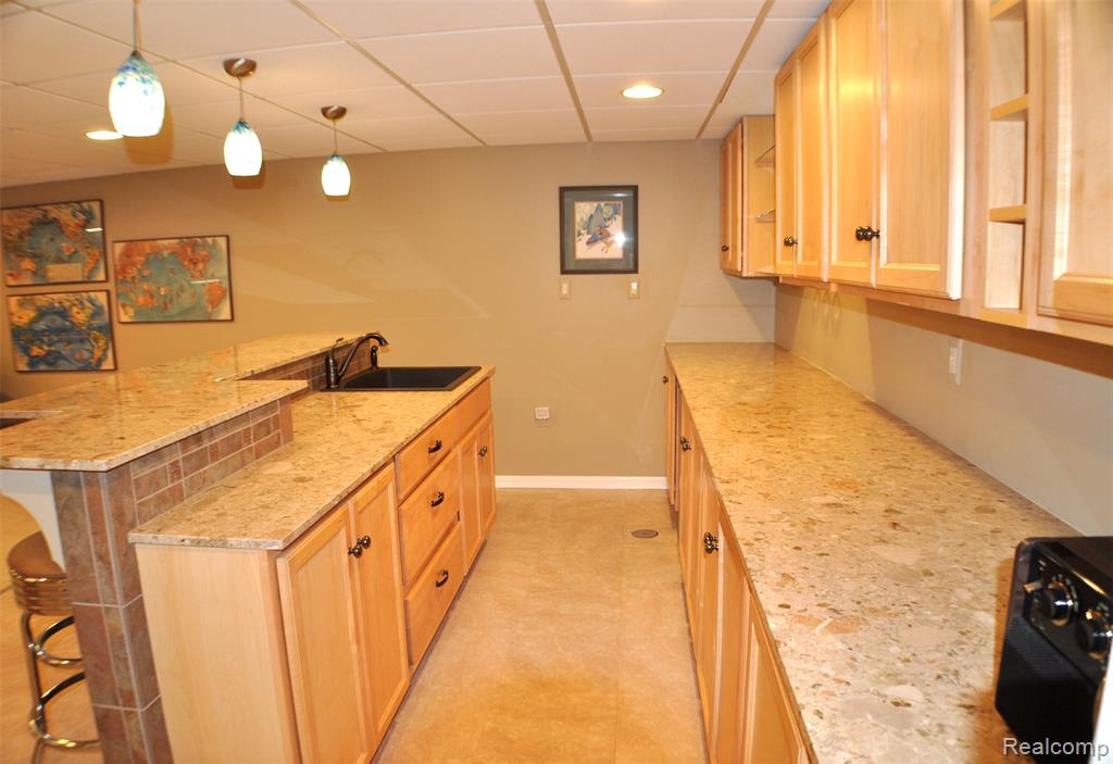 3593 Meadowleigh Lane, Waterford, MI 48329 — Photo 33