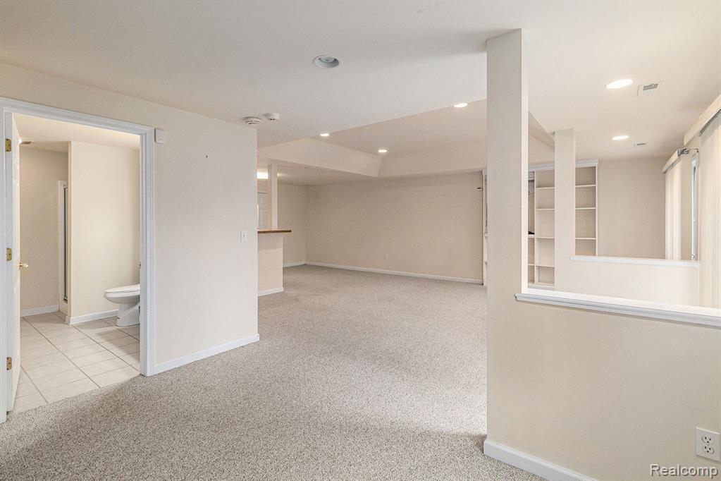 2250 WILLOW TREE Drive, Brighton, MI 48116 — Photo 17