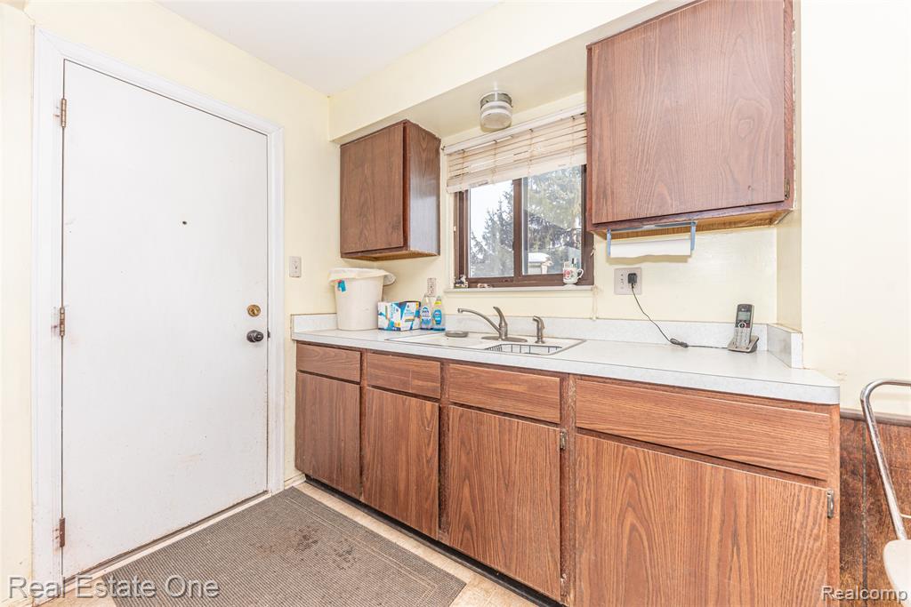 22700 Griswold Road, South Lyon, MI 48178 — Photo 32