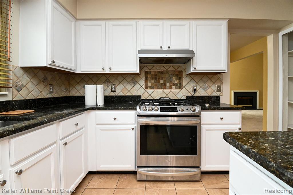 42571 Wimbleton Way, Novi, MI — Photo 14