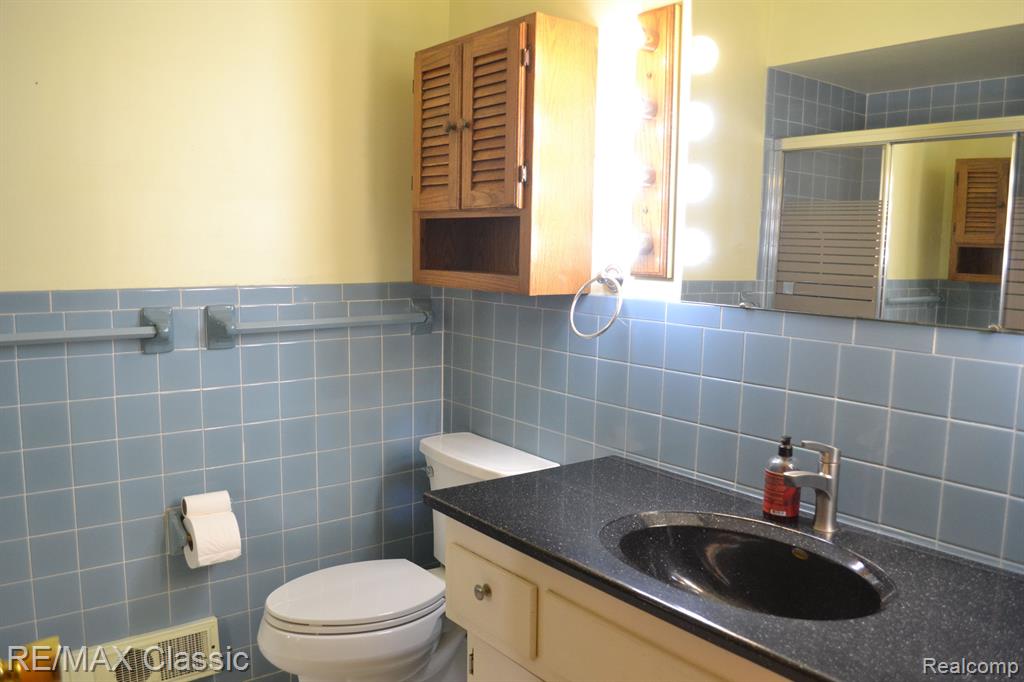 5197 SURFWOOD Drive, Commerce Twp, MI 48382 — Photo 9