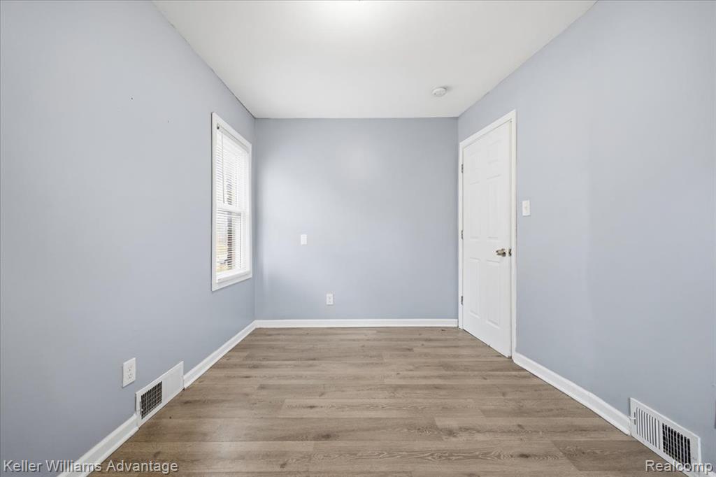2145 Vernier Road, Grosse Pointe Woods, MI 48236 — Photo 22