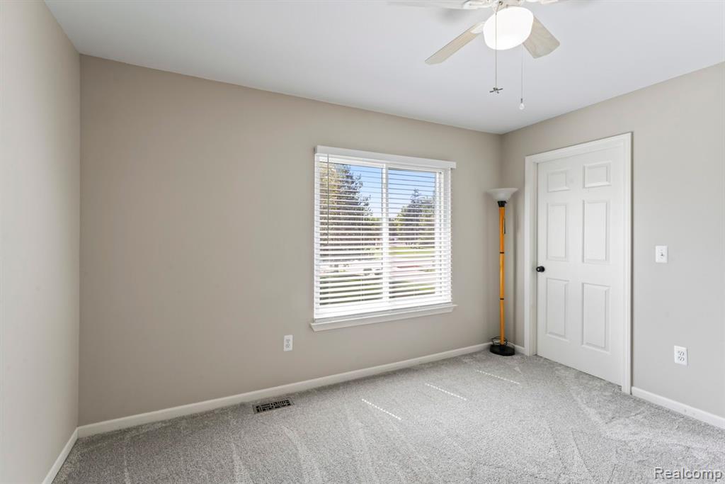 687 SANDPIPER Way, Oxford, MI 48371 — Photo 35