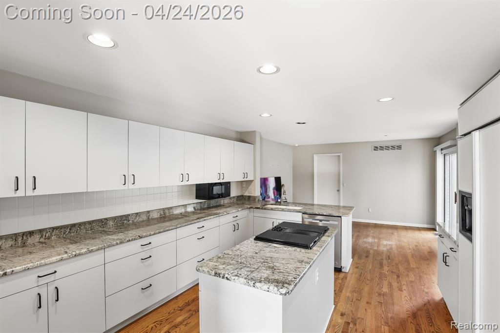 7311 Danbury Drive, West Bloomfield, MI — Photo 20