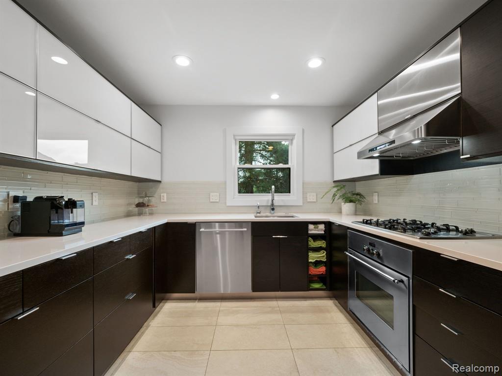 4382 KNIGHTSBRIDGE Lane, West Bloomfield, MI 48323 — Photo 17